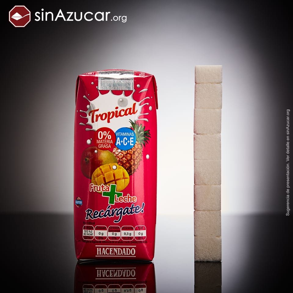 Batido tropical Hacendado junto a 7,7 terrones de azúcar