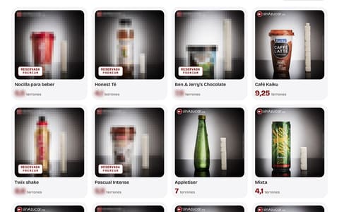 El archivo de sinAzucar.org: la cuadrícula de fotos de productos, cada uno junto a sus terrones de azúcar; las reservadas, pixeladas.