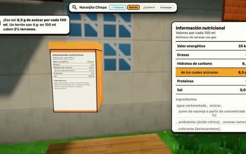 Captura del juego «La cámara reveladora»: la cámara destapa la etiqueta de un refresco de naranja y marca sus 8,5 g de azúcar por 100 ml.
