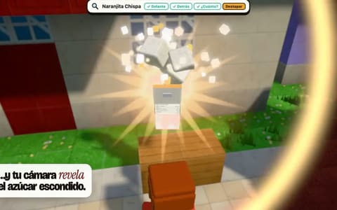 Fotograma del tráiler del juego «La cámara reveladora»: la cámara destapa una lata y salen sus terrones.